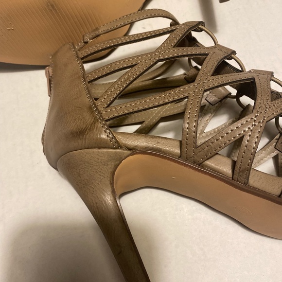 Daisy Fuentes Gladiator Heels. Size 8 1/2. - Picture 4 of 7